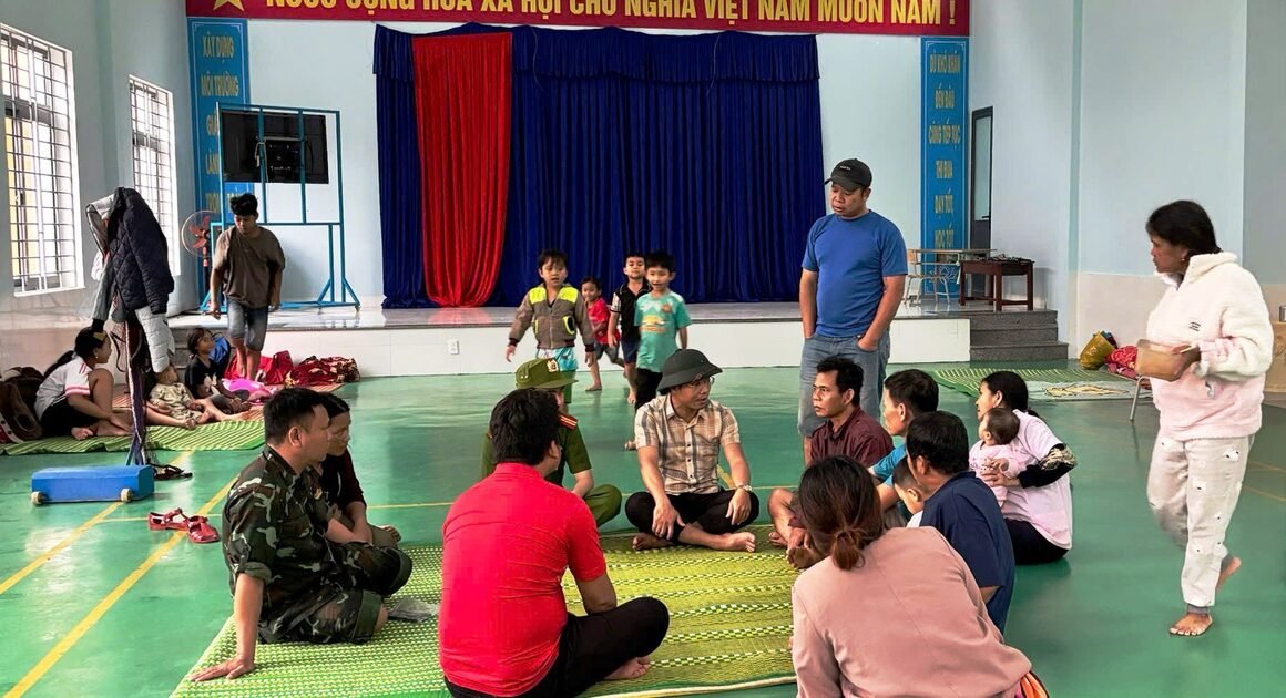 MƯA LŨ HUYỀN HOANG GÂY THIỆT HẠI HƠN 837 TỈ ĐỒNG, GÂY 14 CÁI CHẾT VÀ HƠN 15.900 NGƯỜI DÂN SƠ TÁN