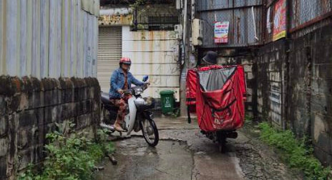 KHÁCH HÀNG ĐẶT HÀNG GẶP KHÓ, SHIPPER LOẠNG VẠNG VÌ NHẬN NHẦM ĐỊA CHỈ SAU SÁP NHẬP TỈNH THÀNH!