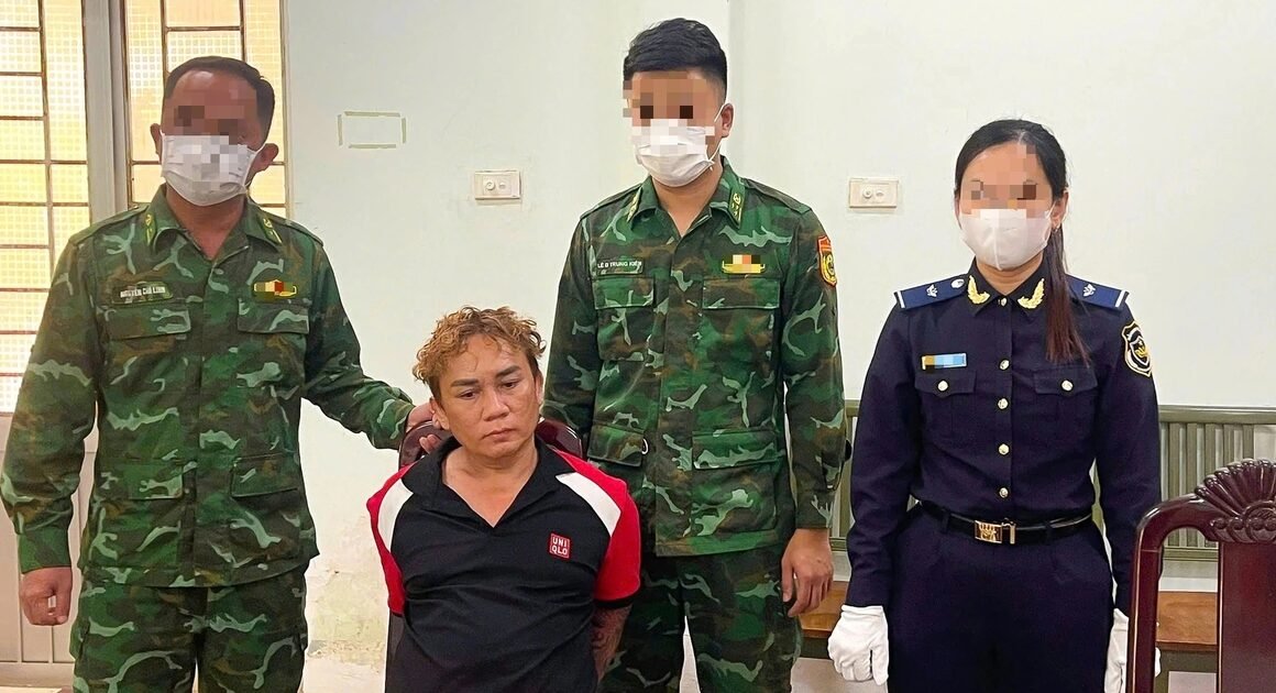 CHỦNG TỎI BÉN TAY, NGHI PHẠM LÁI Ô TÔ TÔNG GIA ĐÌNH, BỊ BẮT KHẨN CẤP SAU KHI XUẤT CẢNH SANG CAMPUCHIA ĐỂ TRỐN NÁU!