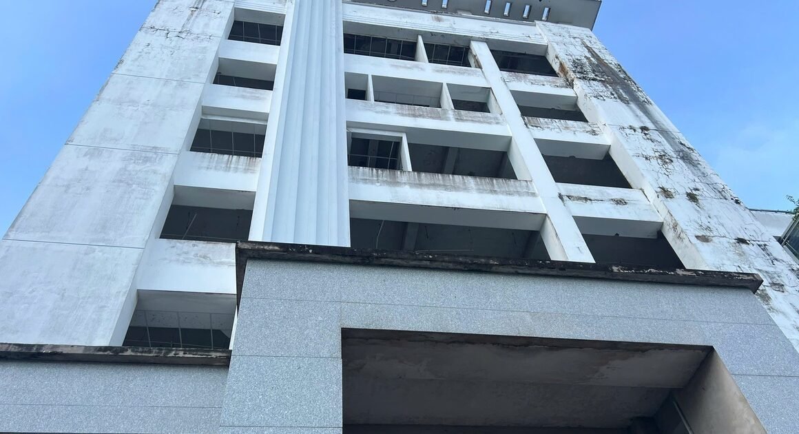 CÔNG TRÌNH KHỐI NHÀ ĐÀO TẠO NGHỀ HUYỀN ỨC BẤT ĐỘNG, HÀNG CHỤC TỶ ĐỒNG BỎ ĐANG TRONG BÓNG TỐI HƠN MƯỜI NĂM