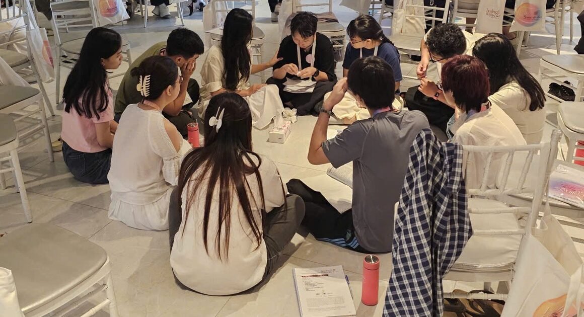 CHỮA LÀNH TÂM LÝ ĐANG BỊ BIẾN THÀNH TRÒ ĐÙA, CẦN ĐỊNH HƯỚNG ĐÚNG TRÁNH THƯƠNG MẠI HOÁ!