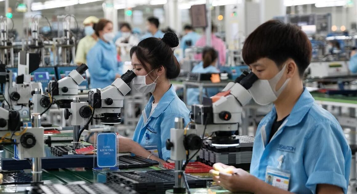 TỪ 1.1.2026, LAO ĐỘNG SẼ ĐƯỢC TĂNG LƯƠNG TỐI THIỂU VÙNG ĐÁNG CHÚ Ý!