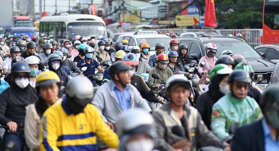 KẸT XE KHIẾN CÁC CHUYẾN ĐI BÌNH TRIỆU CẢ HƠN 2 GIỜ, GÂY LO NGẠI CHO TP.HCM!