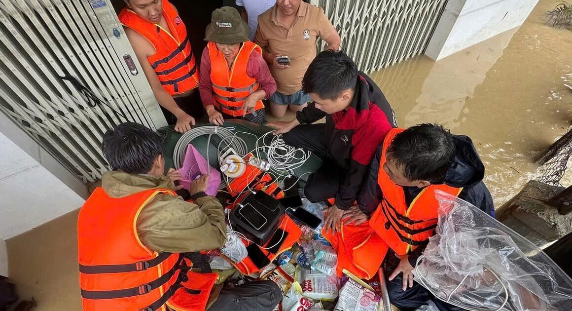 HÀNH TRANG CỨU TRỢ BỪNG NỔI, GÓP GÁ NHỮNG GÓI ĐỒ ĐẶC BIỆT GIỮA LŨ DỮ!