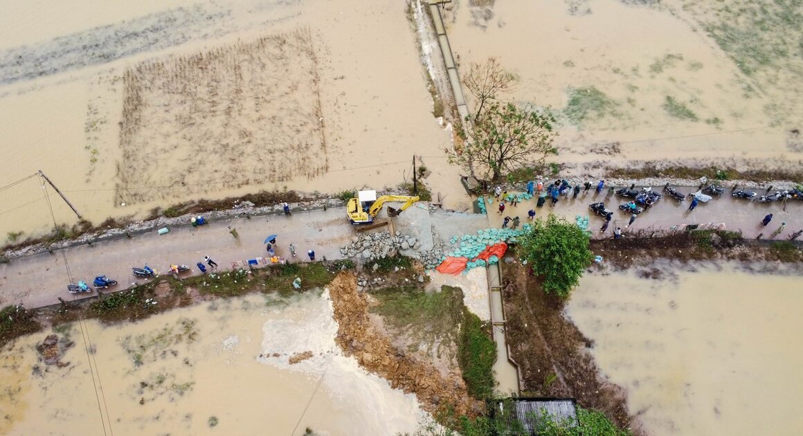 ĐẾN HƠN 10.000 HỘ DÂN VÙNG LŨ NGÀY CÀNG NGÀY ĐANG CHẠY ĐUA VỚI THỜI GIAN ĐỂ CỨU VẬT, ĐẢO NGƯỜI BỊ MẤT LIỀN TRONG SÓNG GIÓ!