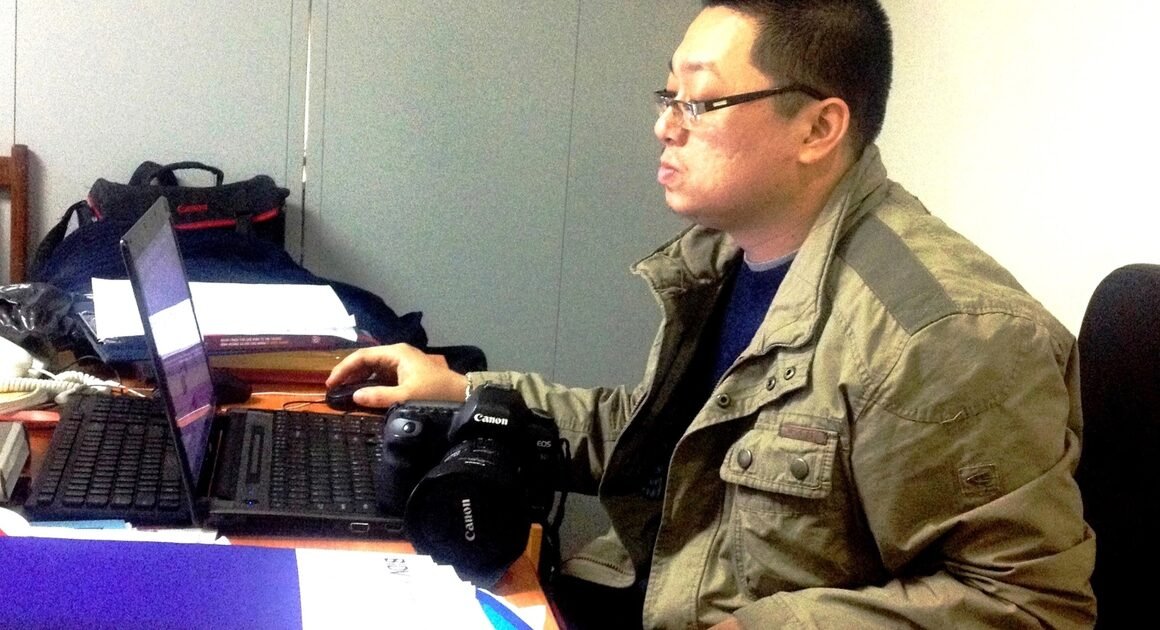 HÀNH TRANG CHỜ ĐỢI DÀI DÀNG, MỘT NGƯỜI CHỚP NẮNG TRÊN TRANG BÁO!