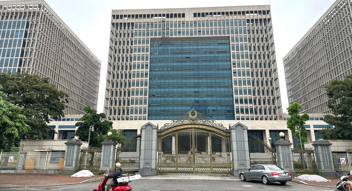 DỰ ÁN TRỤ SỞ HẢO HẠN 10 NĂM GÂY LÃNG PHÍ HƠN 4.000 TỶ ĐỒNG, BỘ NGOẠI GIAO ĐỀ NGHỊ XÂY MỚI Ở NƠI KHÁC.