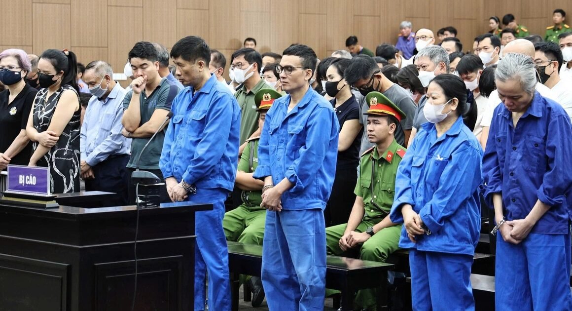 BẠN CÓ BIẾT TOÀN BỘ SỐ TIỀN HƠN TRIỆU USD ĐƯỢC NẠP VÀO KING CLUB CÓ PHẢI CHỈ TỪ NHỮNG NGƯỜI CÁC CỰU QUAN CHỨC ĐƯA VÀO ĐỂ ĐÁNH BẠC KHÔNG?