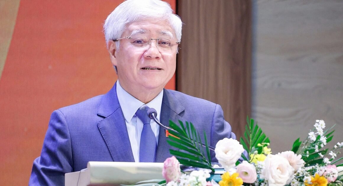 KHÁCH MỘT BƯỚC VƯỢT MỚI ĐANG ĐÓN CHỜ VỚI ĐỘI NGŨ LÃNH ĐẠO ĐẢNG Ở PHỐI ĐẠI QUỐC HỘI!