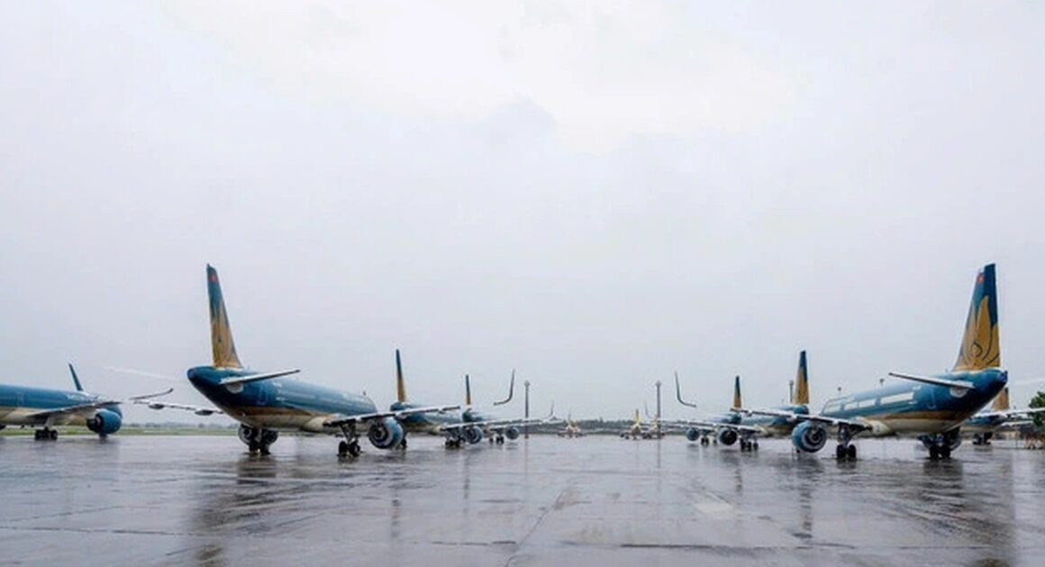 BÃO KALMAEGI ĐẨY TẦM CẢNG MIỀN TRUNG VÀO BẾN, VIỆT NAM TẠM DỪNG HOẠT ĐỘNG TỪ CHIỀU 6.11!