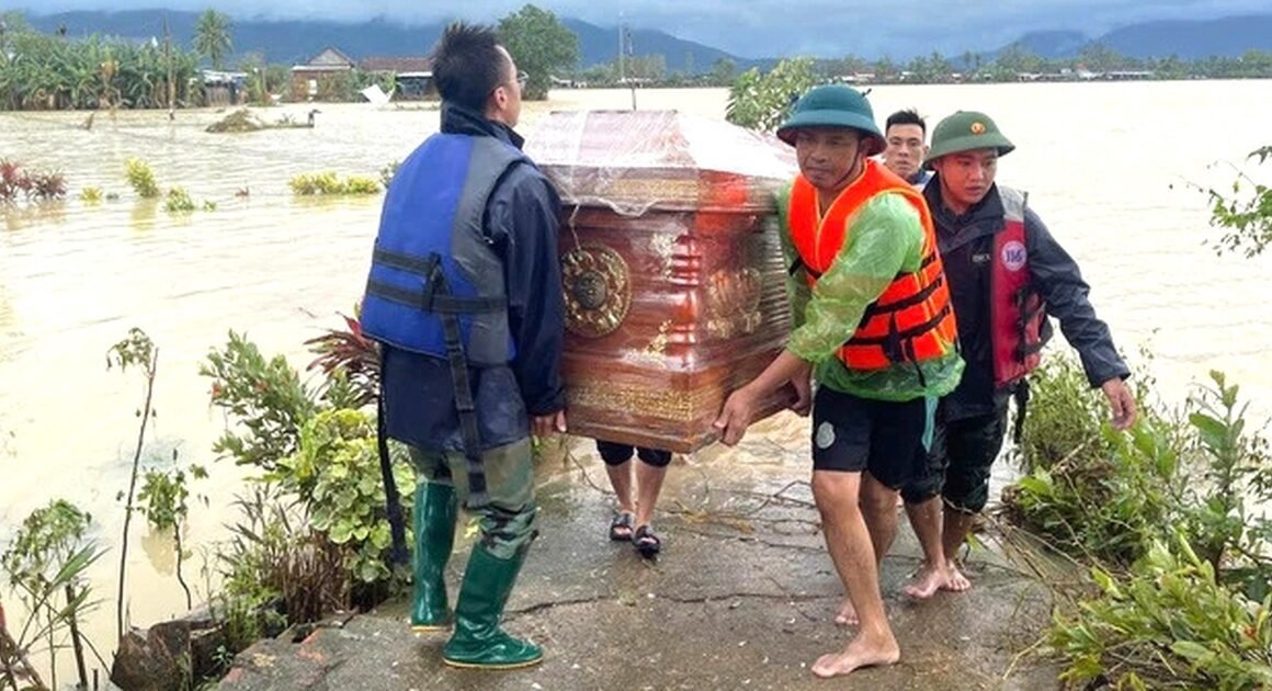 ĐẮK LẮK
CHẤT VẤN THIÊN TÀI ĐẶC BIỆT CỦA ĐƠN VỊ CHỮA LŨ, MẬT ƯỚT MÀN VÀNG TRONG ĐỢT MƯA LŨ KHẮCNGHIỆM NHIỀU KHÓ KHĂN!