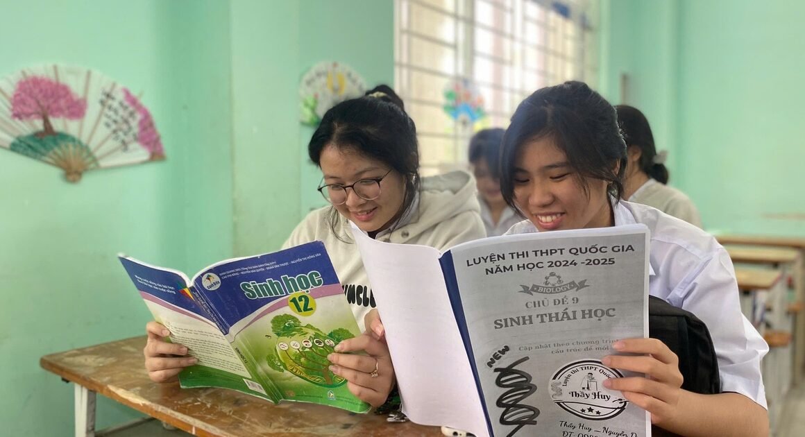 SỐNG KHỎE, HỘI ĐỒNG MUA BẢO HIỂM TOÀN TP.HCM: HỌC SINH ĐƯỢC HỖ TRỢ 100% CHI PHÍ BHYT NĂM HỌC 2025-2026!