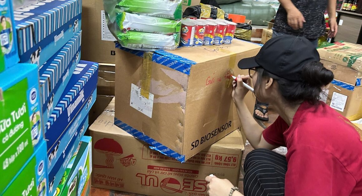 CẢNH HÀO HỨNG XẢY RA KHI NHỮNG BẠN TRẺ CHUNG TAY HÀNH ĐỘNG VÌ MIỀN TRUNG