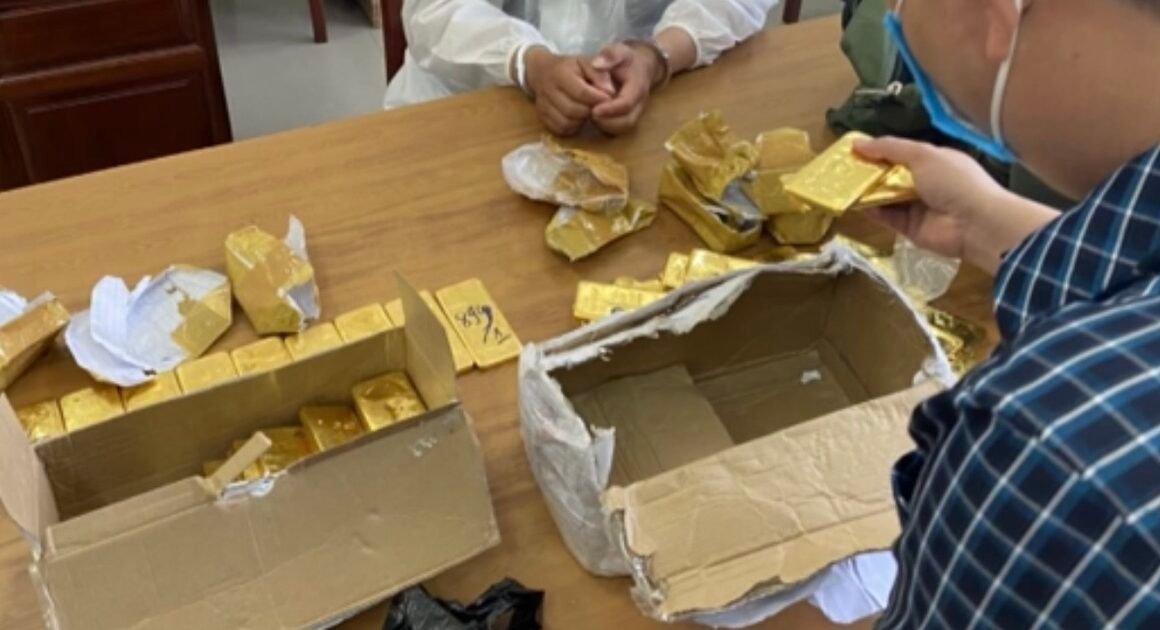 KHĂN GIẤU BẤT THẬN, VỤ BUÔN VÀNG GẦN NỬA TẤN ĐANG GÂY XỐC XAM, VẬY AI ĐANG CHE GIẤU ĐIỀU GÌ?