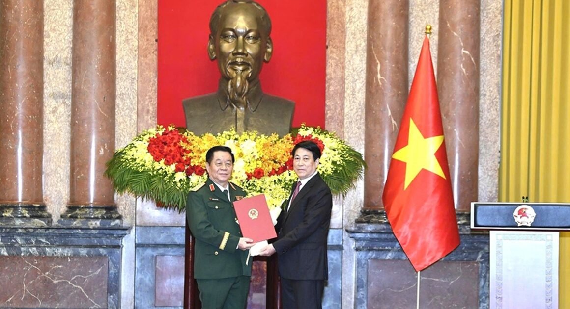 SỐNG SÓT VỚI ĐỘI NGŨ LÃNH ĐẠO CAO NHẤT QUÂN ĐỘI NHÂN DÂN VIỆT NAM!