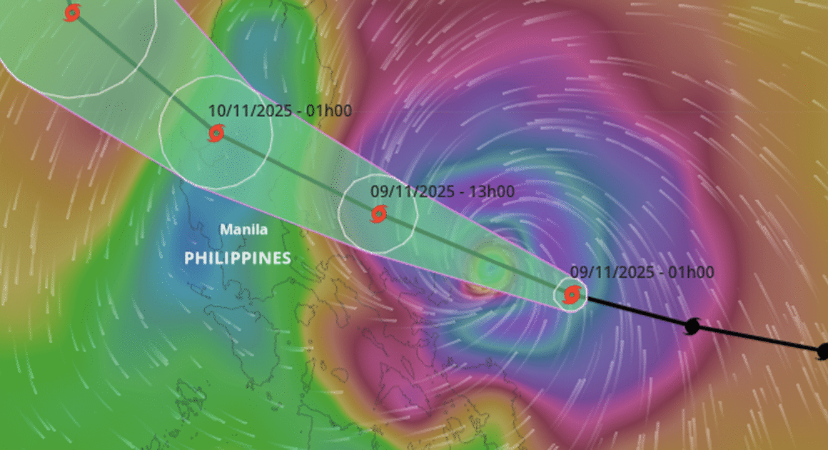 BÃO FUNG WONG ĐANG CỰC KỊCH: SỨC GIOX VƯỢT NGƯỠNG SIÊU BÃO, GẦN ĐỔ BÙNG NĂNG HÀNH HƯƠNG VÀO BIỂN ĐÔNG!
