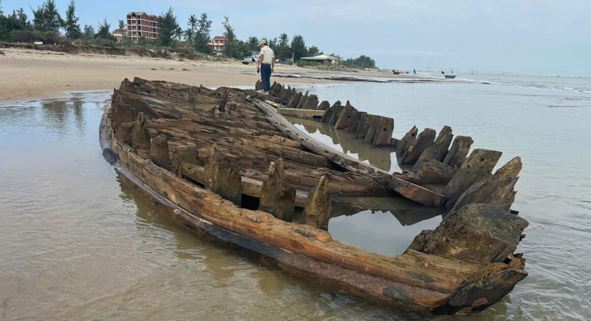 KHÁM PHÁ VẬT THẦN CỔ KÍNH ẨN GIẤU QUA HÀNG TRĂM NĂM TRÊN BỜ BIỂN HỘI AN!