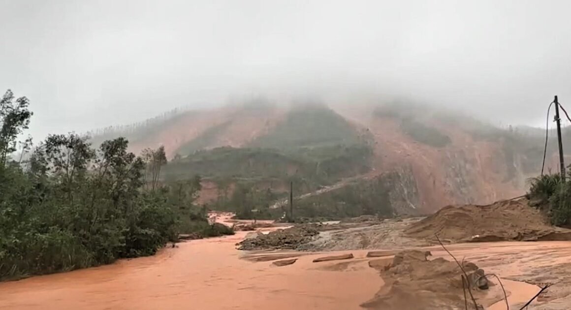NÚI RÚ RÁC Ở HÀ TĨNH &nbsp;RỘN THEO “THÁC” ĐẤT ĐÁ, GÂY THIỆT HẠI NẶNG NỀ VÀ LAN TỎA NHIỀU DIỆN TÍCH SẢN XUẤT