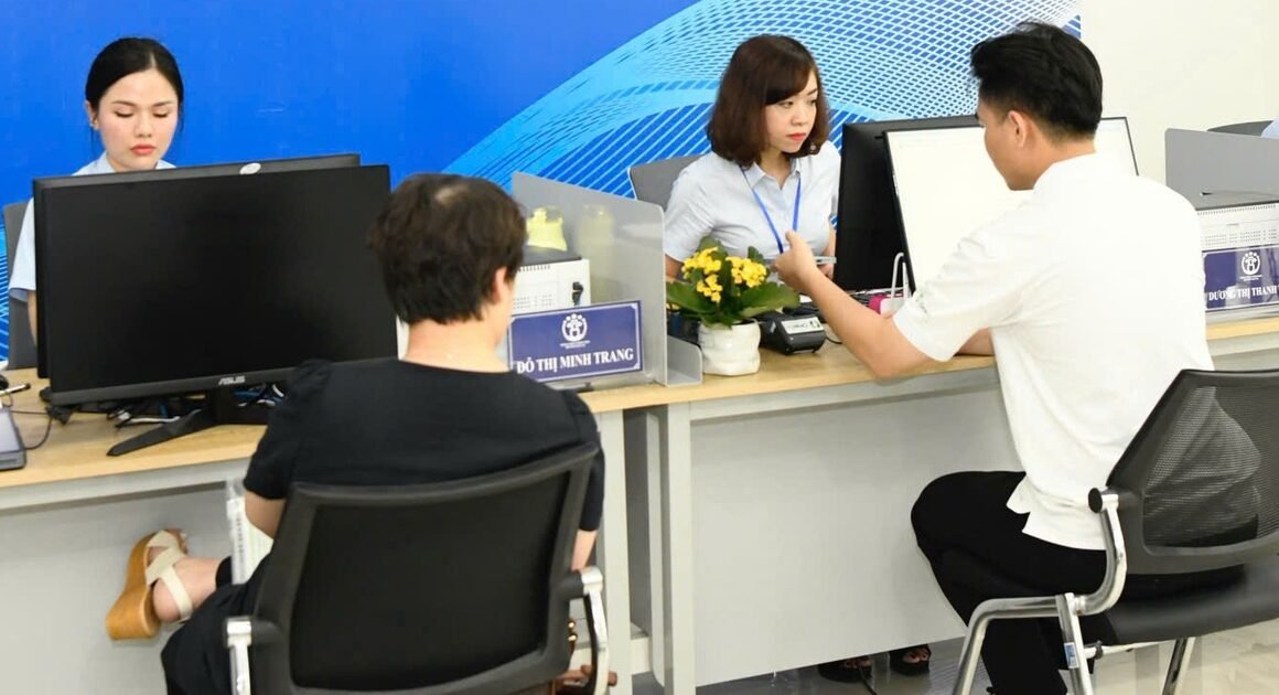 DỄ DÀNG VÀ NHANH CHÓNG: CHỈ CẦN ĐẾN CHI NHÁNH GẦN NHẤT, NGƯỜI DÂN HÀ NỘI CÓ THỂ THỰC HIỆN MỌI THỦ TỤC HÀNH CHÍNH!