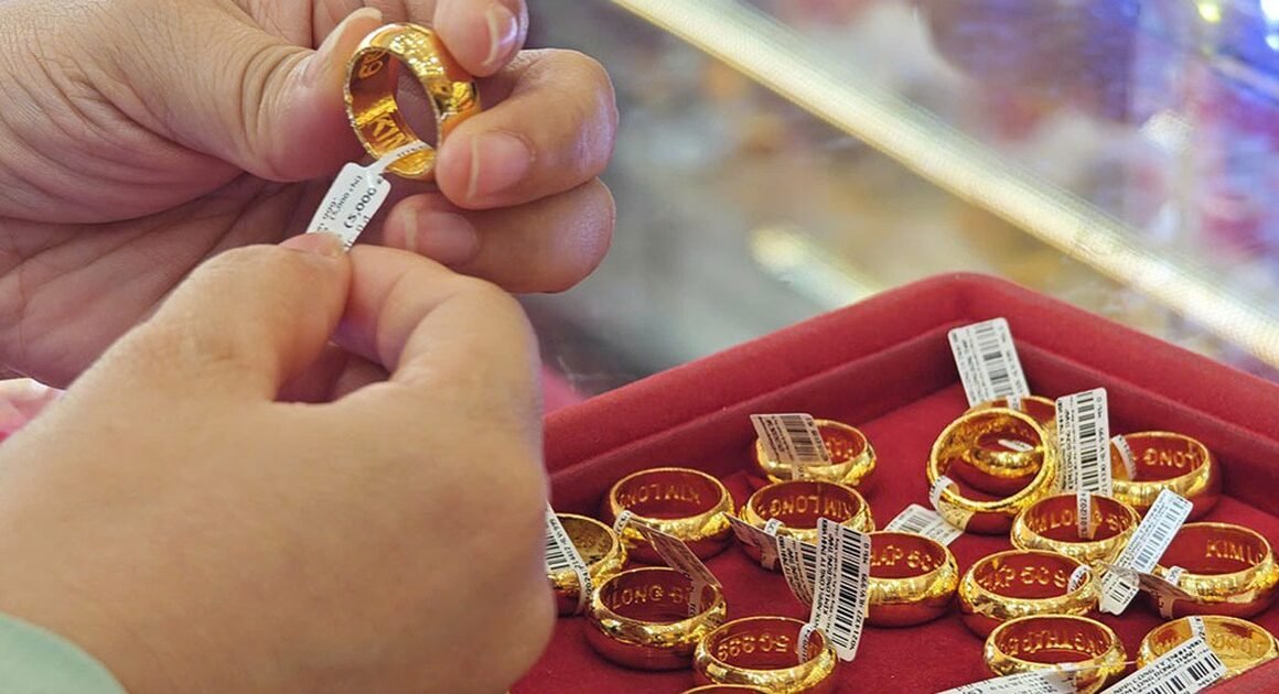 CÙNG VỚI ĐỀ XUẤT THUẾ 1% CHO NGƯỜI BÁN VÀNG, VAFI GÂY SỐC VỚI KIẾN NGHỊ THU THUẾ GIÁ TRỊ GIA TĂNG 10% CHO NGƯỜI MUA!