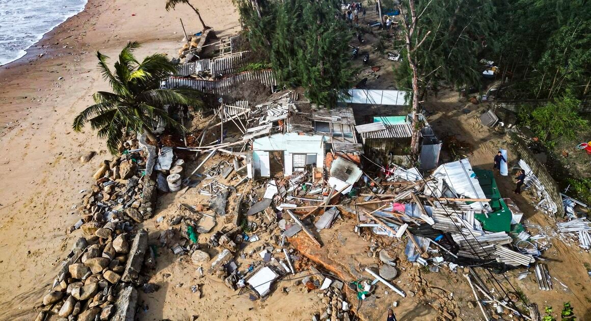 SAU BÃO KALMAEGI VÀ TRIỀU CƯỜNG DỮ DỘI, TIỀN GIANG LÀNG MƯA TAN HOANG, NGƯỜI DÂN ĐỨNG NGỔN TRÁI TIM XÓT XA.