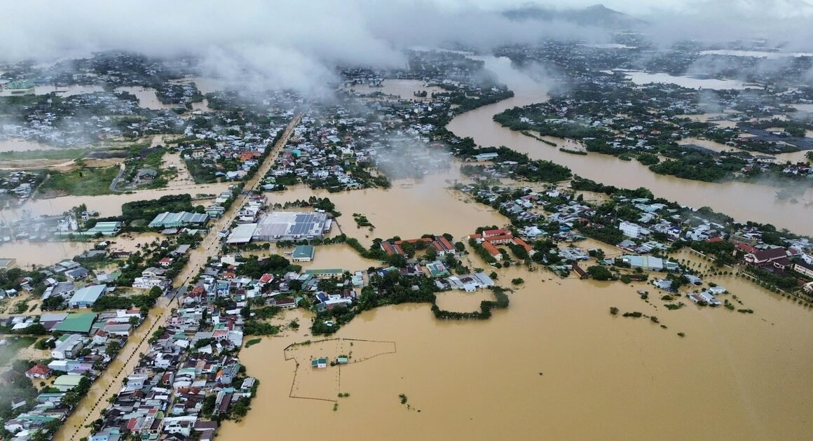 KHẨN CẤP: MỰC NƯỚC SÔNG DINH NINH HÒA VƯỢT MỰC BÁO ĐỘNG 3, CẬP NHẬT LÚC ĐỈNH LŨ LỊCH SỬ NĂM 1986!