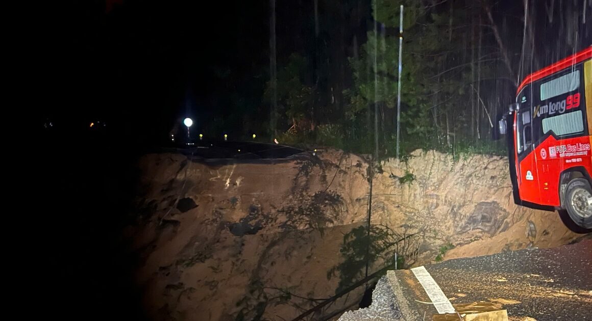 SẠT LỞ NẶNG, ĐÈO MIMOSA BỊ XÉ TOẠI HƠN 30 MÉT, XE CŨNG KHÔNG THỂ VÀO ĐÀ LẠT!