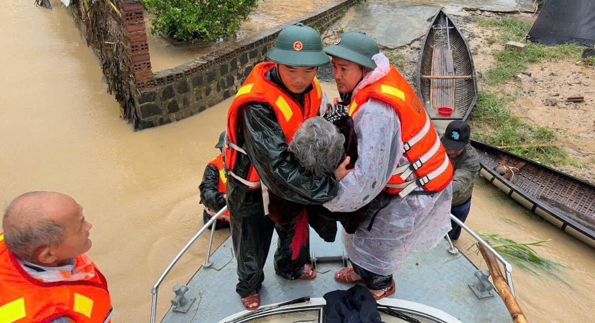 ĐIỀU GÌ ĐANG DIỄN RA KHI NHIỀU NƠI Ở KHÁNH HÒA, ĐẮK LẮK, GIA LAI CHÌM TRONG BIỂN NƯỚC?