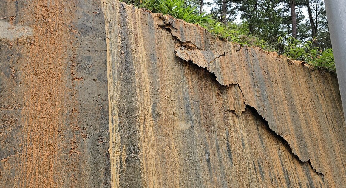deo pren nổ tài sau hơn 1 năm khai thác, mở rộng từ 2 lên 4 làn, bỗng nhiên sạt lở dữ dội khiến nhiều người không khỏi hoang mang.