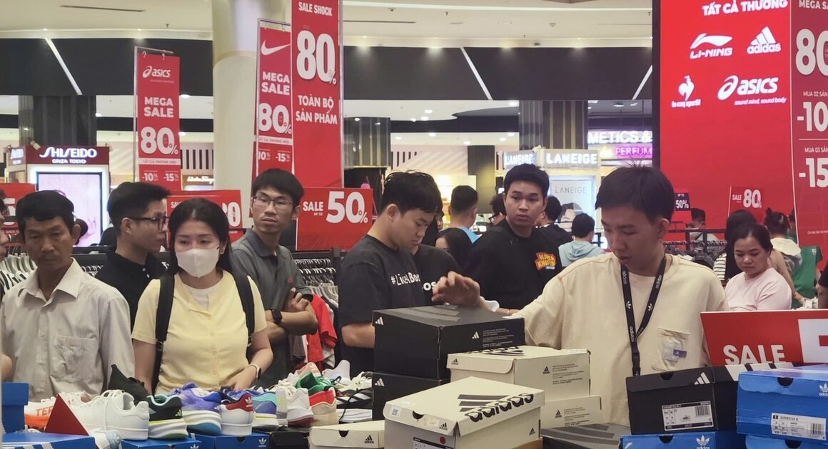 SĂN SALE BLACK FRIDAY: KHI NHỮNG ƯU ĐÃI LÀ MỄ CƯỜI, THẬT SỰ CÓ GÌ ĐÁNG MUA?