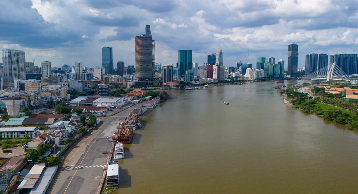 ĐỘI NGŨ ĐẦU TƯ NGỌC VIỄN ĐÔNG CAM KẾT ĐIỀU CHỈNH DỰ ÁN THEO CHỦ TRƯƠNG MỞ RỘNG BẢO TÀNG HỒ CHÍ MINH VÀ TĂNG CƯỜI KHÔNG GIAN XANH TRƯỚC ÁP LỰC PHÁT TRIỂN BỀN VỮNG