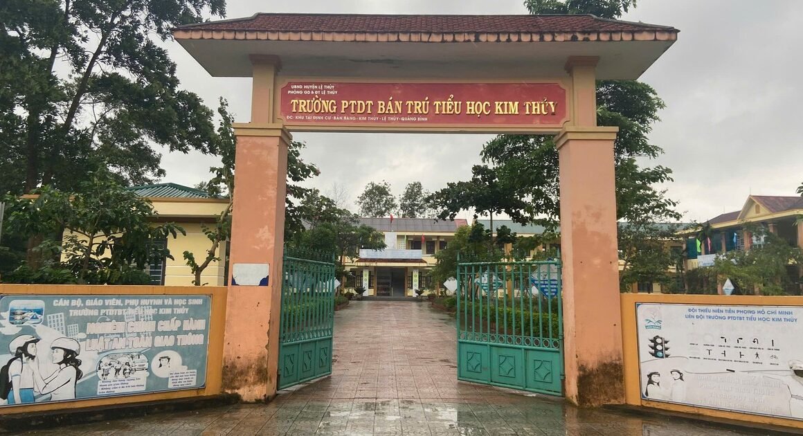 BỊ XỬ PHẠT HƠN 196 TRIỆU ĐỒNG, TRƯỜNG TIỂU HỌC DÂN TỘC BÁN TRÚ KHÔNG CÓ TIỀN CHO NỢ SAU!