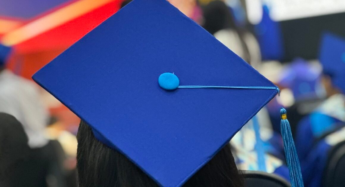 TRƯỜNG ĐH BÁCH KHOA TP.HCM ĐÃ CÓ CHÍNH SÁCH MỚI: TRẢ LƯƠNG VÀ HỖ TRỢ HỌC PHÍ CHO Nghiên CỨU SINH TIẾN SĨ!