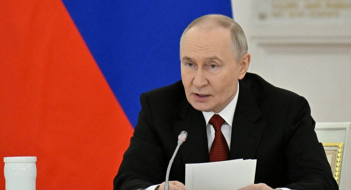 TỔNG THỐNG VLADIMIR PUTIN CÓ THỂ TRAO ĐỔI VÙNG LÃNH THỔ ĐỂ ĐIỀU CHỈNH CĂNG THẲNG MỸ-UKRAINE?