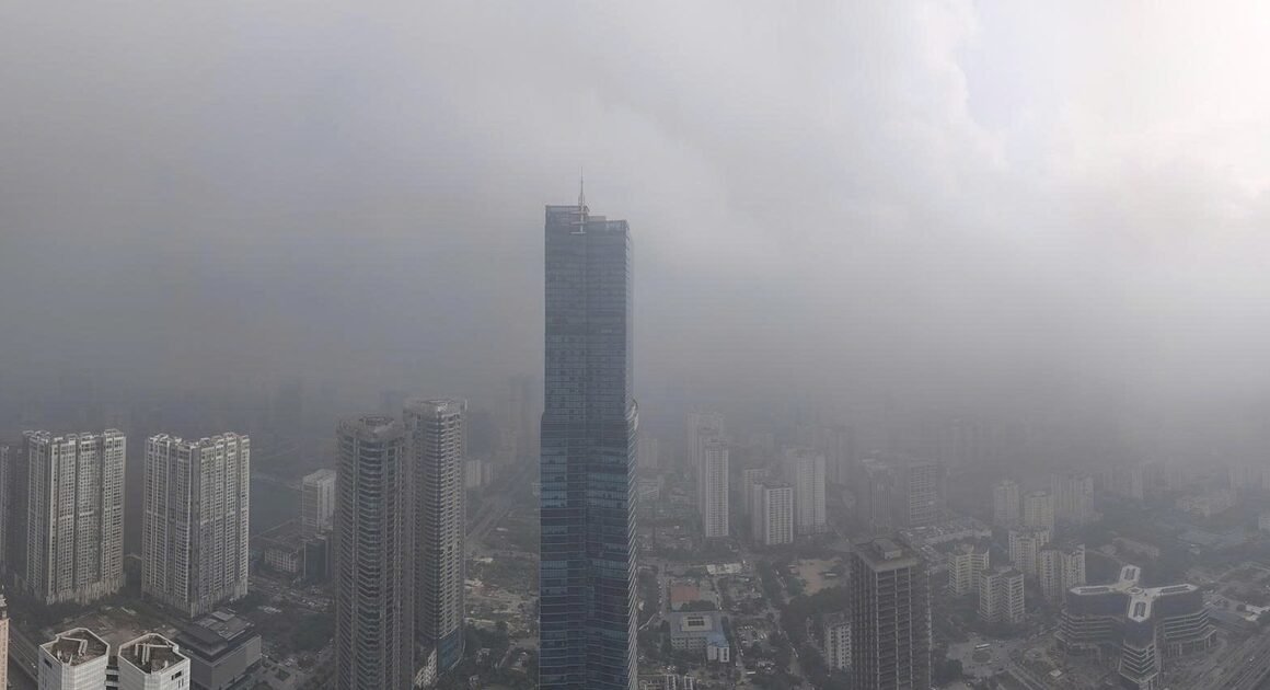 HÀ NỘI VƯỢT MỨC Ô NHIỄM KHI CHỈ SỐ AQI LÊN ĐẾN 230, BẠN ĐÃ BIẾT GÌ VỀ TÌNH HÌNH KHÔNG KHÍ THẬT SỰ?