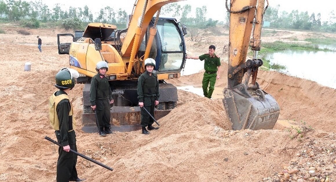 HƠN 100 CẢNH SÁT BÀN NGHIỀN TRIỆT PHÁ 2 ĐIỂM KHÁI THÁC CÁT TRÁI PHÉP, GIẤU MẮT HÀNG TRĂM KHỐI CÁT VÀ HÀNG CHỤC PHƯƠNG TIỆN!