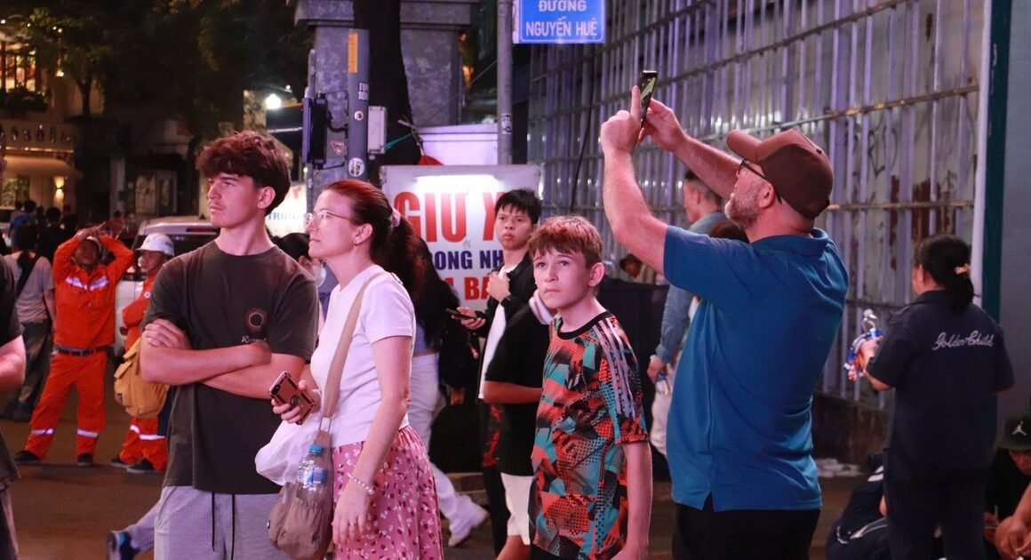 ĐÊM GIAO THỪA 2026 TẠI TP.HCM HÚT HƠN BAO GIỜ: KHÁCH NGOẠI QUỐC PHÁI LẠI KHOÁI KHÁN NGỢI KHÔNG KHÓ CỨNG DÒNG CHẢY ĐÁNG CHÚ Ý