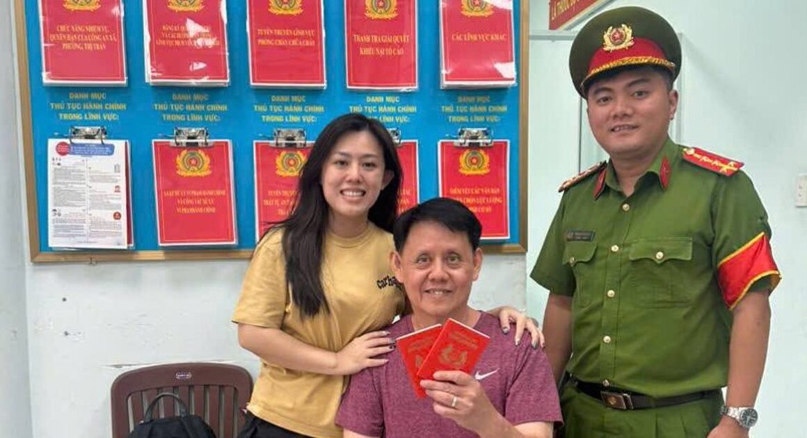 NGƯỜI ĐÀN ÔNG NƯỚC NGOÀI LẠC ĐẠI TRONG NGÀY SINH NHẬT, CẢNH SÁT TP.HCM ĐIỀU TRA VÀ TÌM THẤY NGƯỜI THÂN ĐÚNG NGÀY ĐẶC BIỆT!