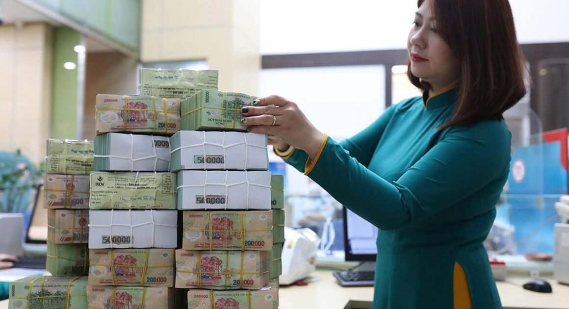 LÃI SUẤT TIẾT KIỆM CHÊNH NHẤT, CÁC NGÂN HÀNG CẠNH TRANH GẤP RÚT CUỐI NĂM!