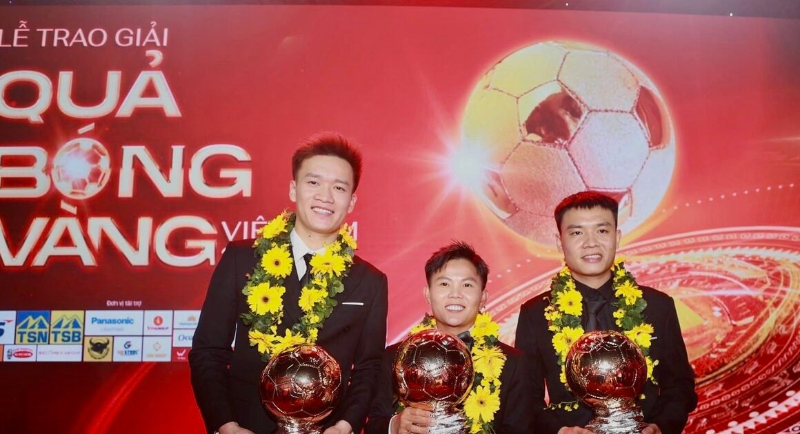 NGUYỄN HOÀNG ĐỨC LẦN THỨ 3 VINH DANH QUẢ BÓNG VÀNG VIỆT NAM 2025, TRONG KHI BÍCH THÙY CHẤN ĐỘNG KHI ĐƯỢC VINH DANH!