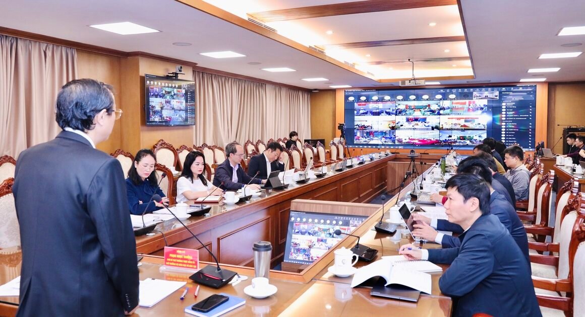 SỰ SÁP NHẬP CƠ SỞ GIÁO DỤC CÔNG LẬP: AI, AI ĐANG ĐI ĐƯỜNG NÀY VÀ NHỮNG NGUY CƠ KHÔNG NGỜ