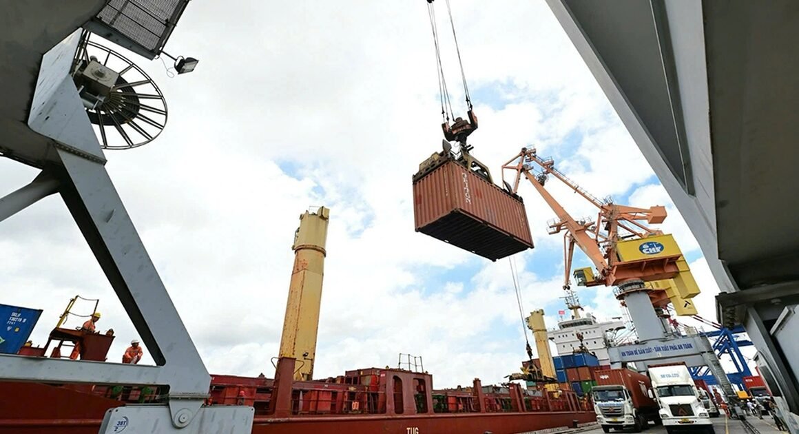 VIỆT NAM CƠ HỘI VƯỢT MỐC 900 TỶ USD XUẤT NHẬP KHẨU TRONG NĂM 2025 VÀ ĐẠT 1.000 TỶ USD CHỈ SAU NĂM 2026!