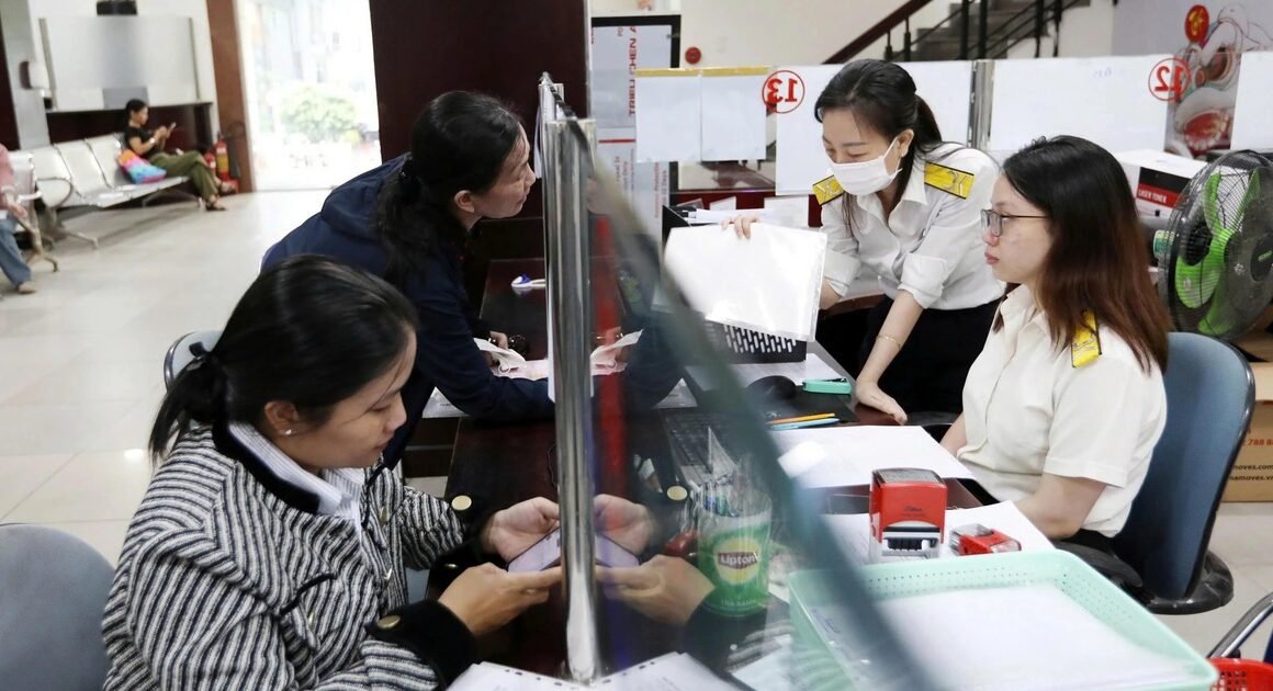 CHỈ VÀI NGÀY NỮA, GẦN 10 TRIỆU NGƯỜI DÂN SẼ ĐƯỢC GIẢM THUẾ THU NHẬP CÁ NHÂN, BẠN ĐÃ BIẾT CHƯA?