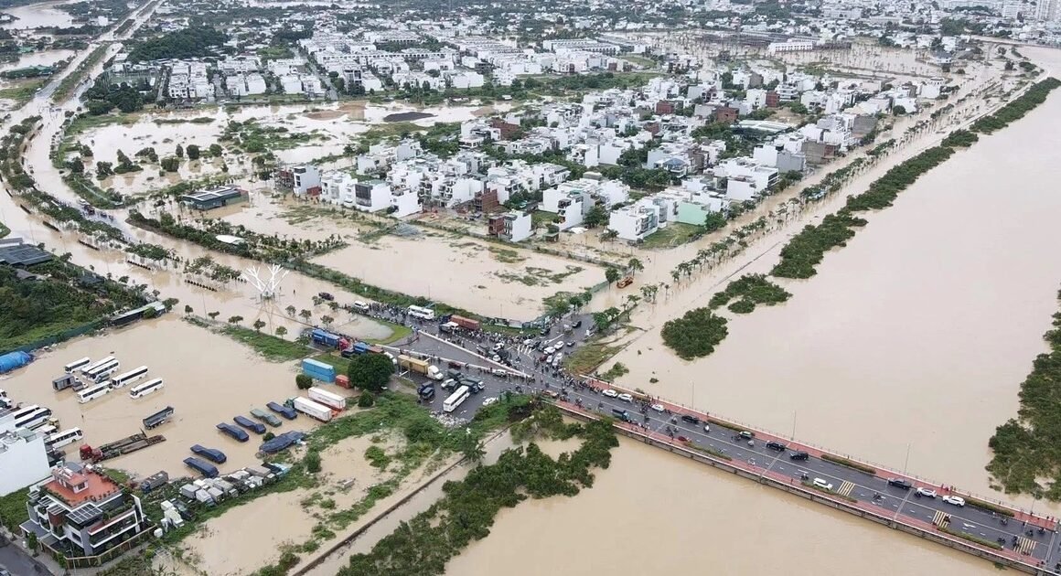 LÀM THẾ NÀO ĐỂ NHA TRANG TRÁNH NGẬP LỤT SAU TRẬN LŨ LỊCH SỬ?