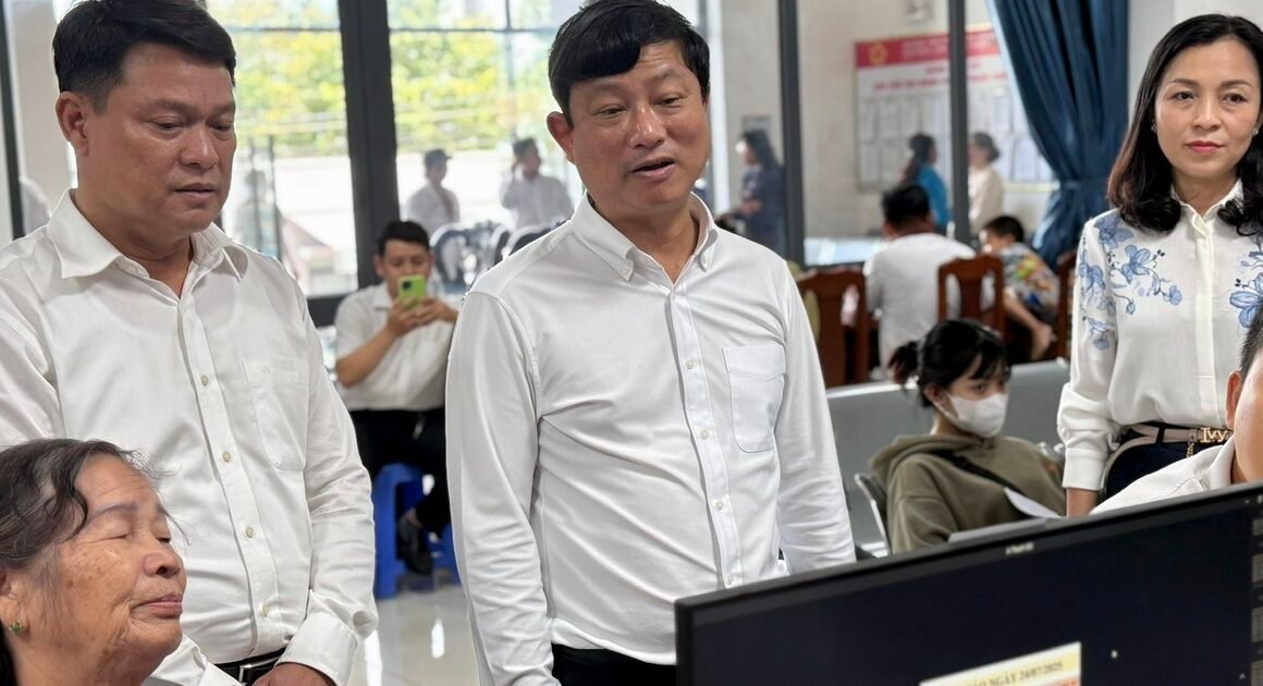 KHÁCH HÀNG ĐÃ BIẾT: HƠN 68 TỶ ĐỒNG/NĂM DÙNG ĐỂ GÂY ẤN TƯỢNG ĐỘI NGŨ CÔNG CHỨC TẠI TRUNG TÂM HÀNH CHÍNH CÔNG CẤP THÀNH PHỐ VÀ CƠ SỞ XÃ, PHƯỜNG!