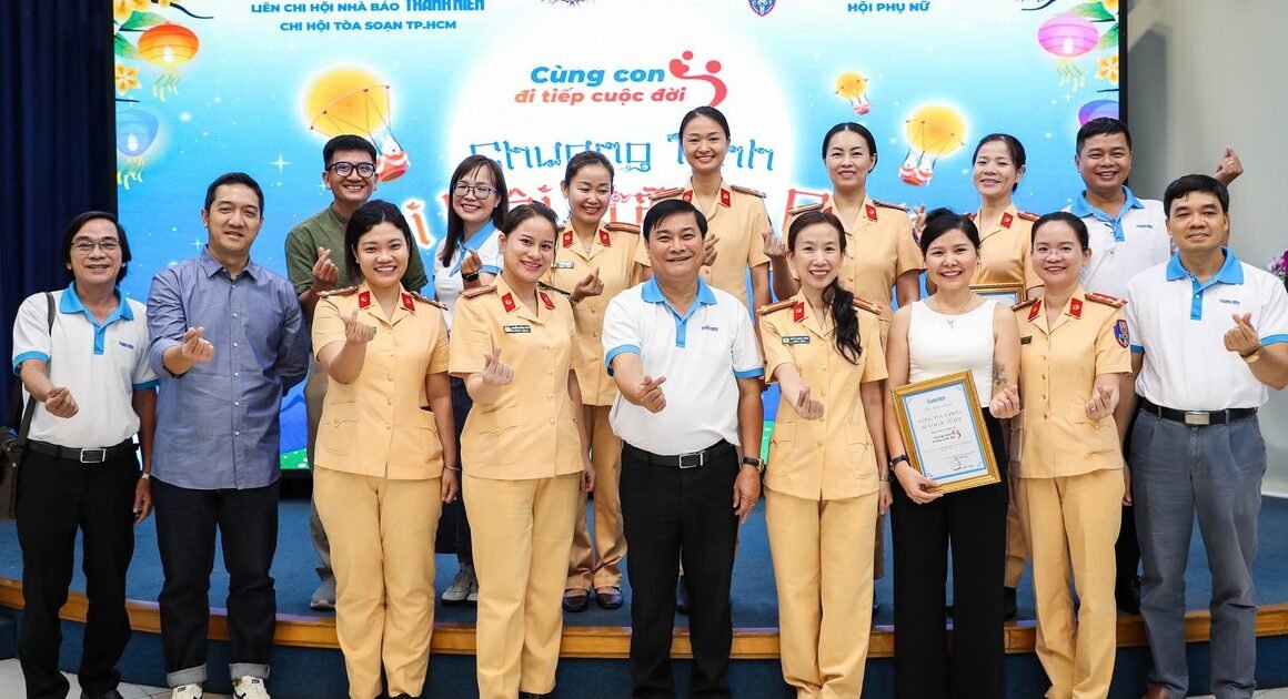 BÁO CHÍ LÀ NGƯỜI KỂ CHUYỆN VỚI TRÁI TIM, GÓP PHẦN XÂY DỰNG XÃ HỘI TỬ TẾ