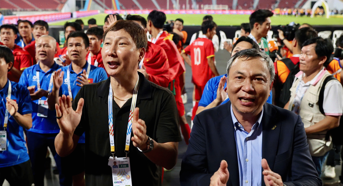 KHẨN CẦU: BÍ MẬT VỀ HỢP ĐỒNG HLV KIM SANG-SIK ĐANG GÂY CHÁY TRUYỀN THỐNG BÓNG ĐÁ VIỆT NAM!