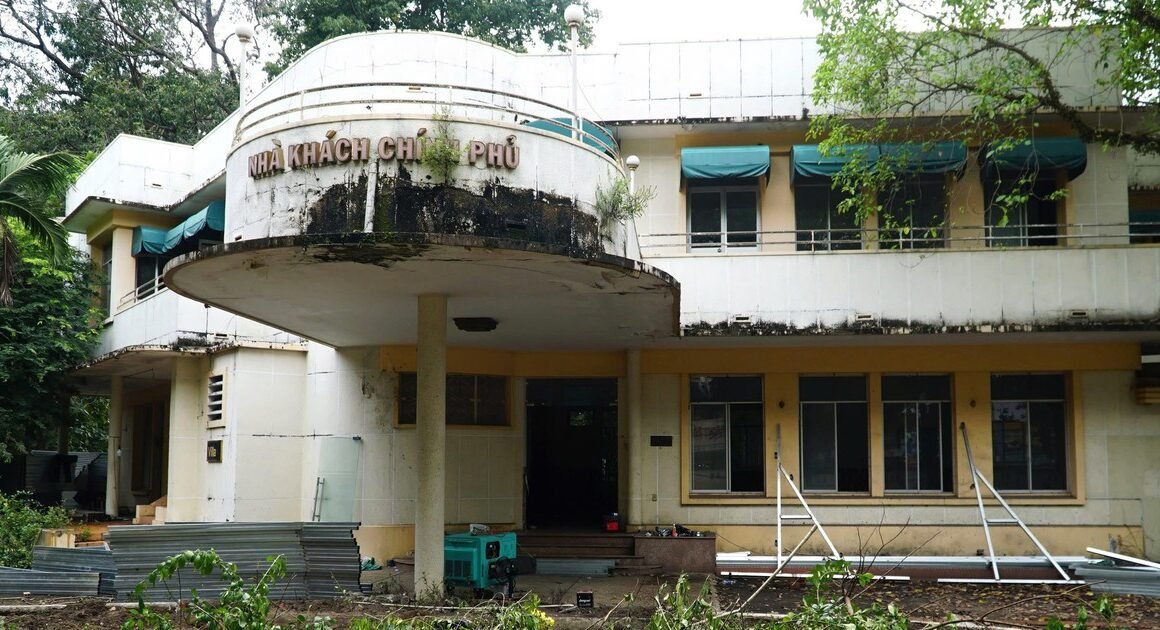 BỐN CĂN BIỆT THỰ TRÊN KHU ĐẤT 1 LÝ THÁI TỔ VẪN SỨC SỐNG DÙ ĐANG CHỊU HẠI, ĐANG KHIẾN NHIỀU NGƯỜI BÁN TÀN!