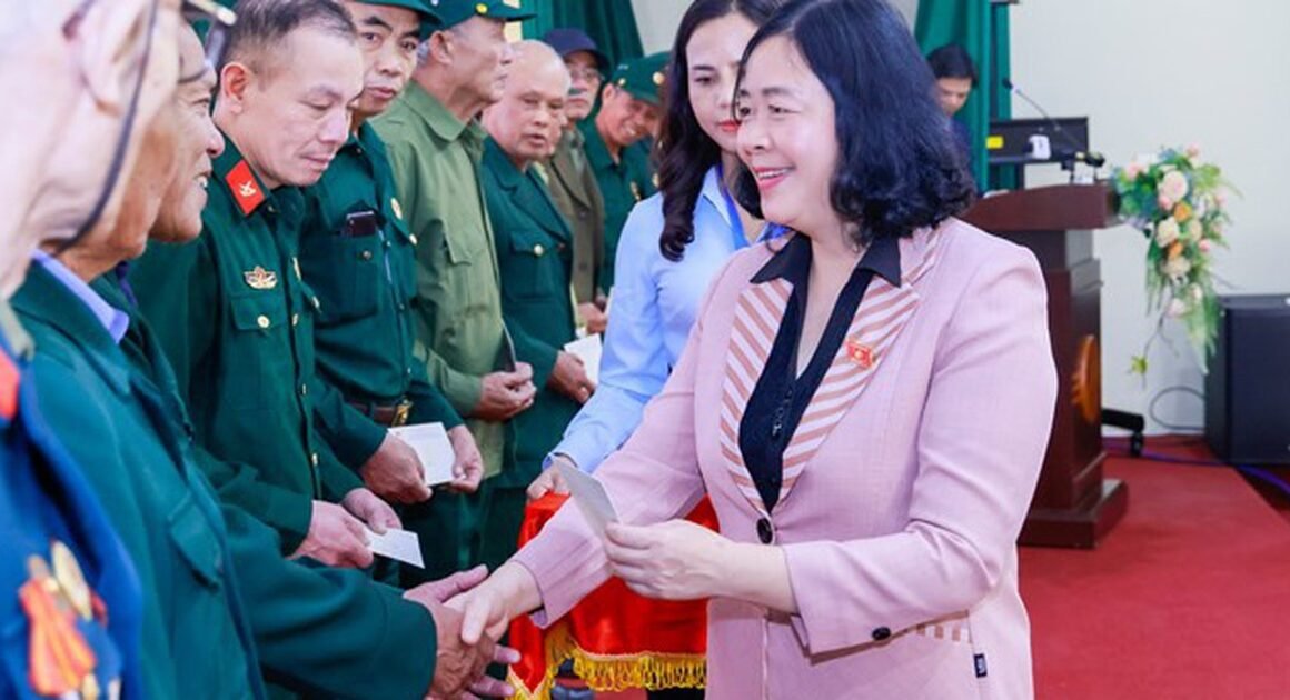 TIẾP SỨC MÙA TẾT, 30.000 PHẦN QUÀ ĐỒNG HÀNH CÙNG NGƯỜI NGHÈO VÀ CÔNG NHÂN LAO ĐỘNG TRÊN CẢ NƯỚC!