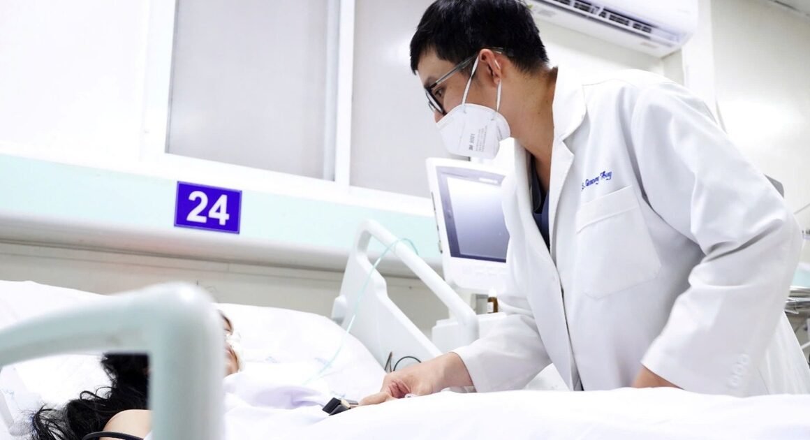 CHUYẾN TRUYỀN CẢM ĐẤU KHI 2 CÔ GÁI SỐNG SÓT CHÁY NỞ TRONG TIẾNG MÁY ỐI Ở TRUNG TÂM TP.HCM!